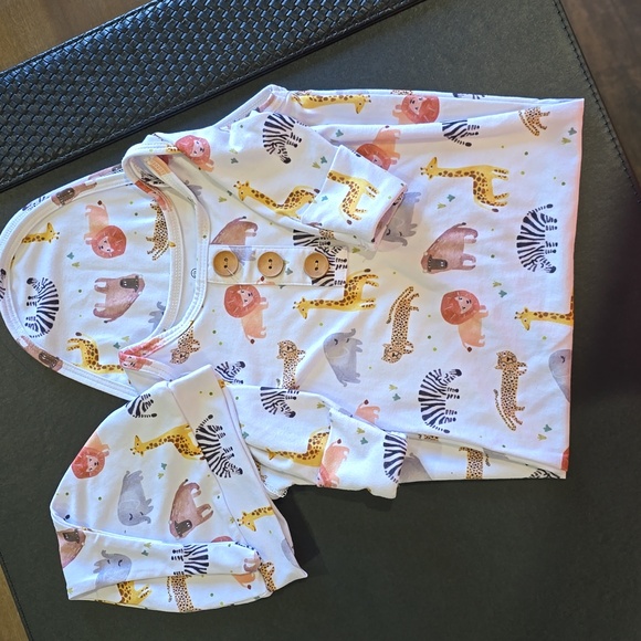 CADE LANE SAFARI PARTYBABY KNOT GOWN/ HAT - Picture 2 of 6